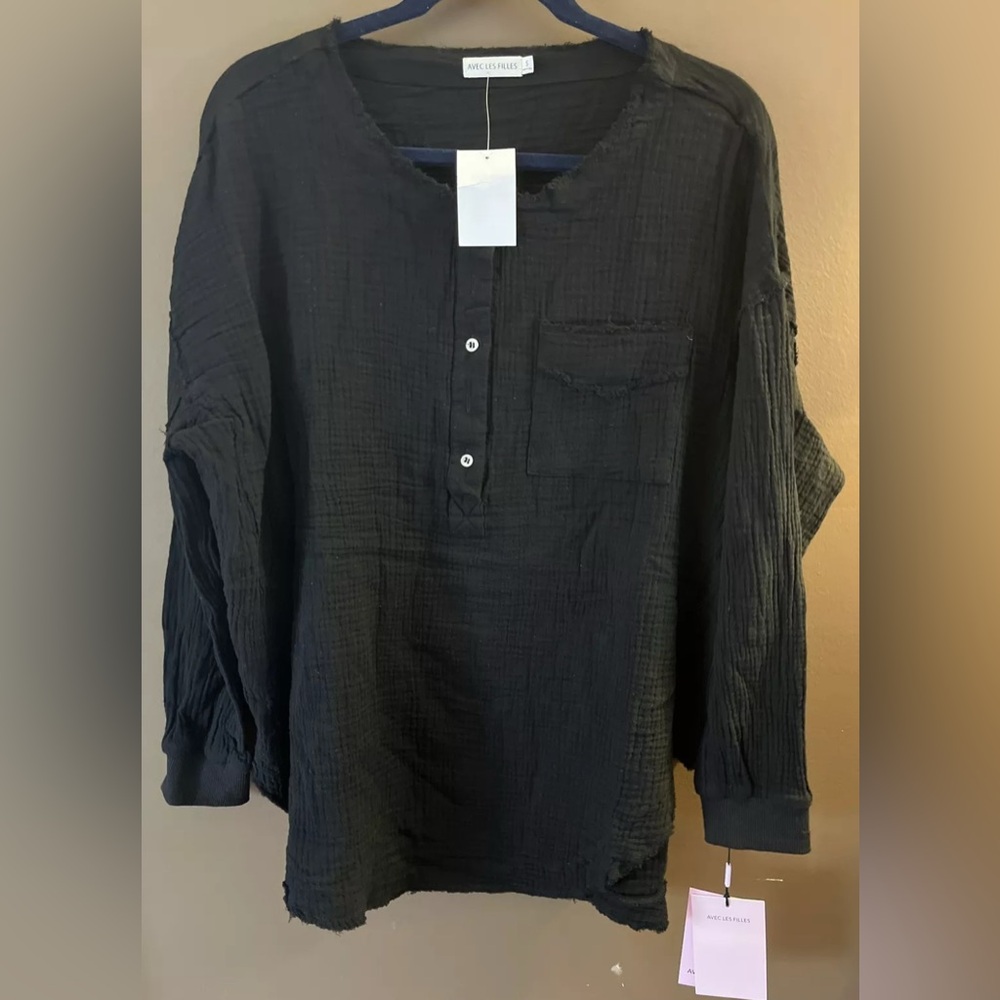 Avec Les Filles Women’s Waffle Henley Oversized Blouse; Black